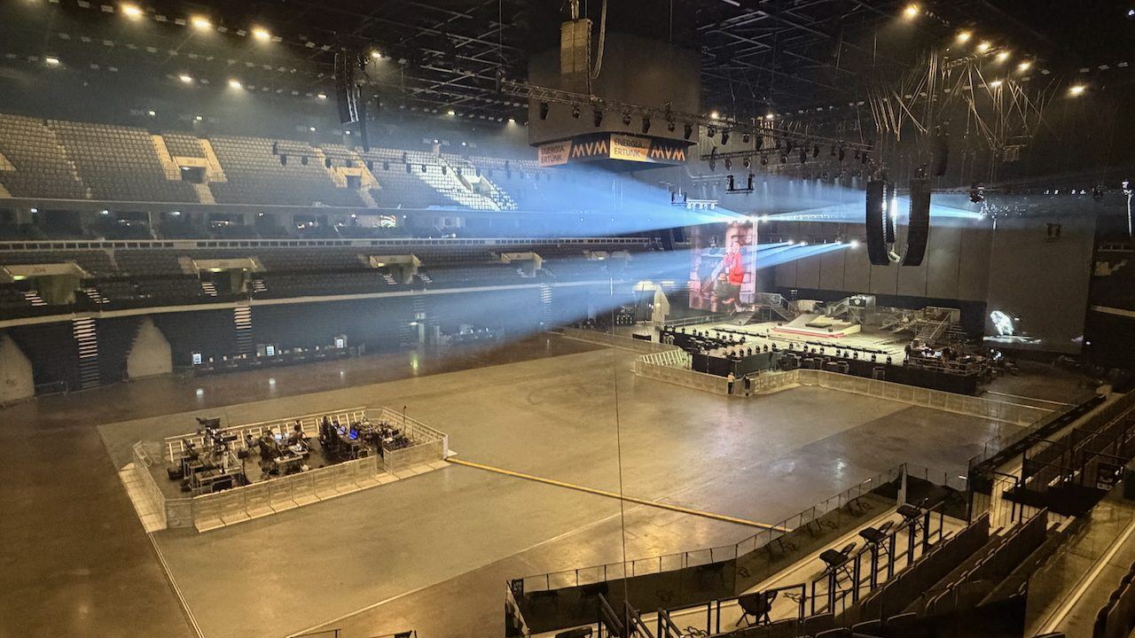 Arena floor during rehearsal with the FOH riser built